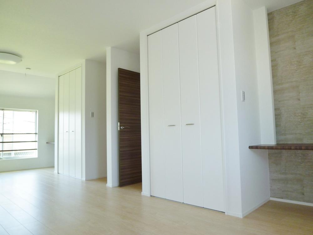 Non-living room. Word over lobe of the excellent storage capacity.