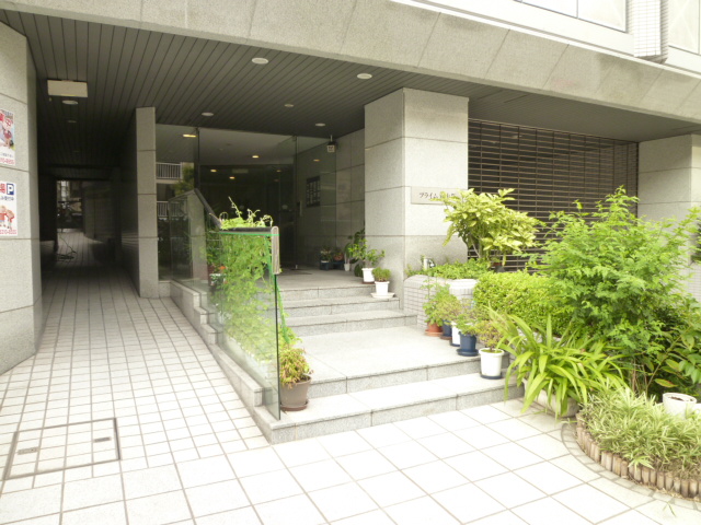 Entrance. It is a personalized entrance of care! 