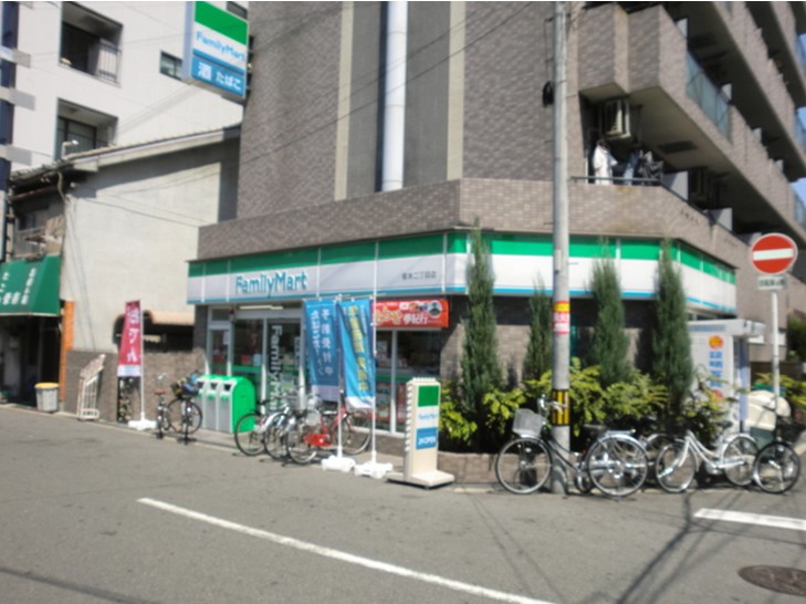 Convenience store. FamilyMart Tsukamoto-chome store up (convenience store) 234m