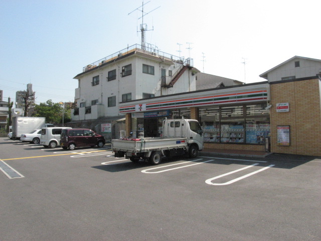 Convenience store. Seven-Eleven Tsukamoto 6-chome up (convenience store) 312m