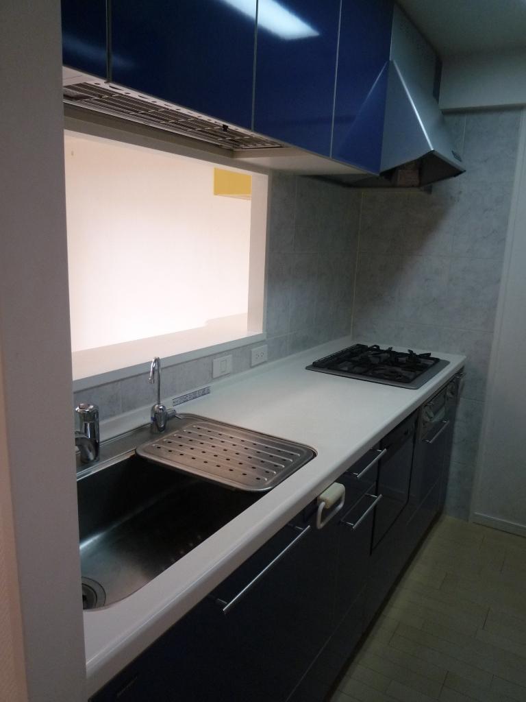 Kitchen. Spacious system Kitchen ☆ Since the cupboard has also been installed it is not need cupboard (^^)