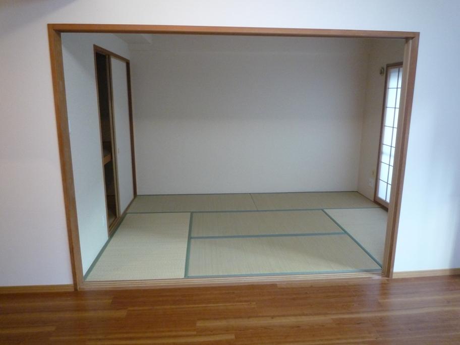 Non-living room. It is helpful when there and survive Japanese-style room a little nap and steep visitor.