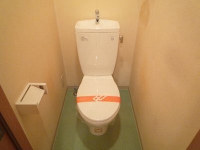 Toilet. Toire! 