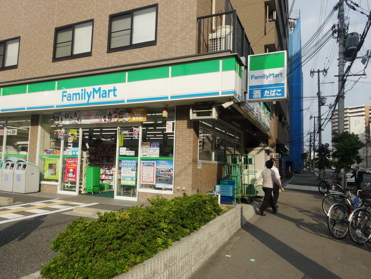 Convenience store. FamilyMart Osaka regenerative hospital before store up (convenience store) 164m