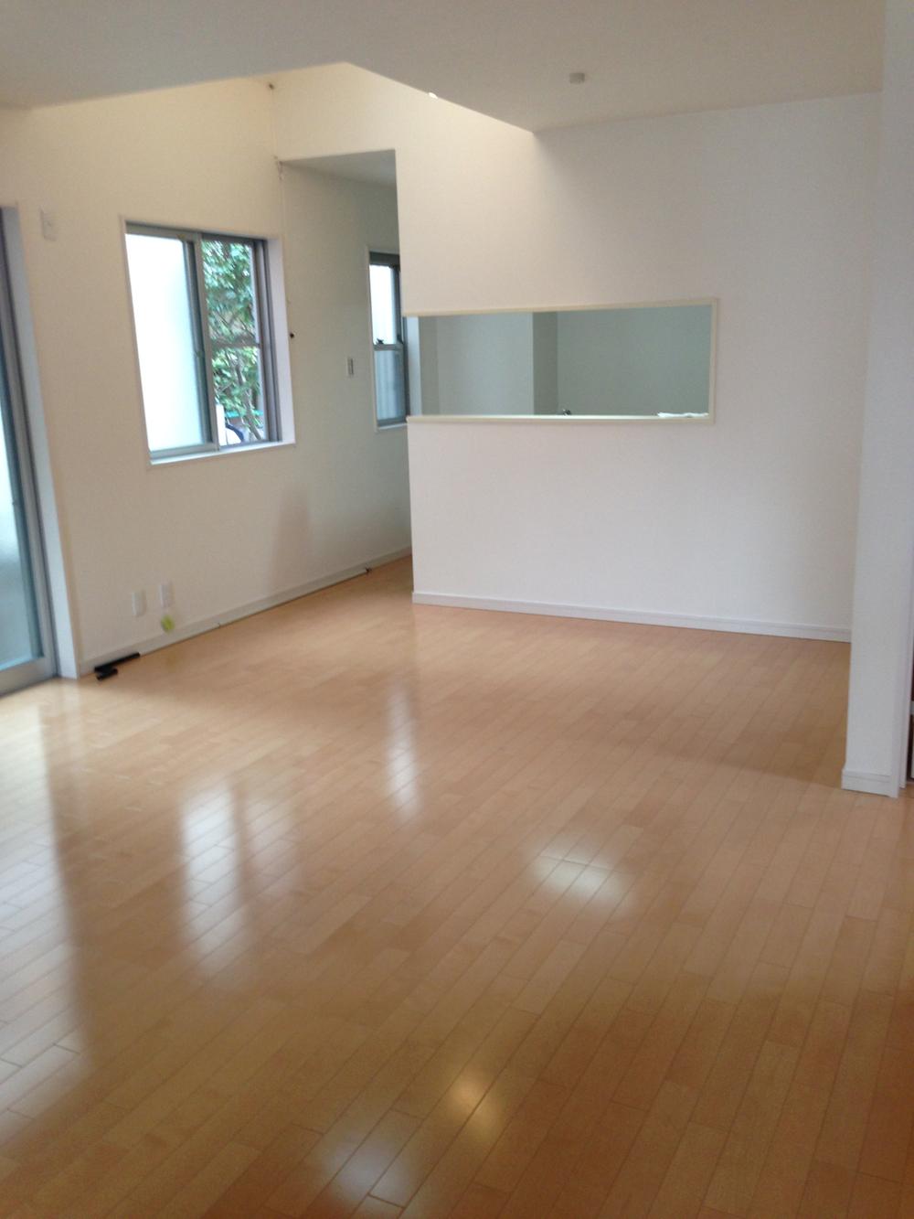 Living. LDK spacious 18 Pledge!