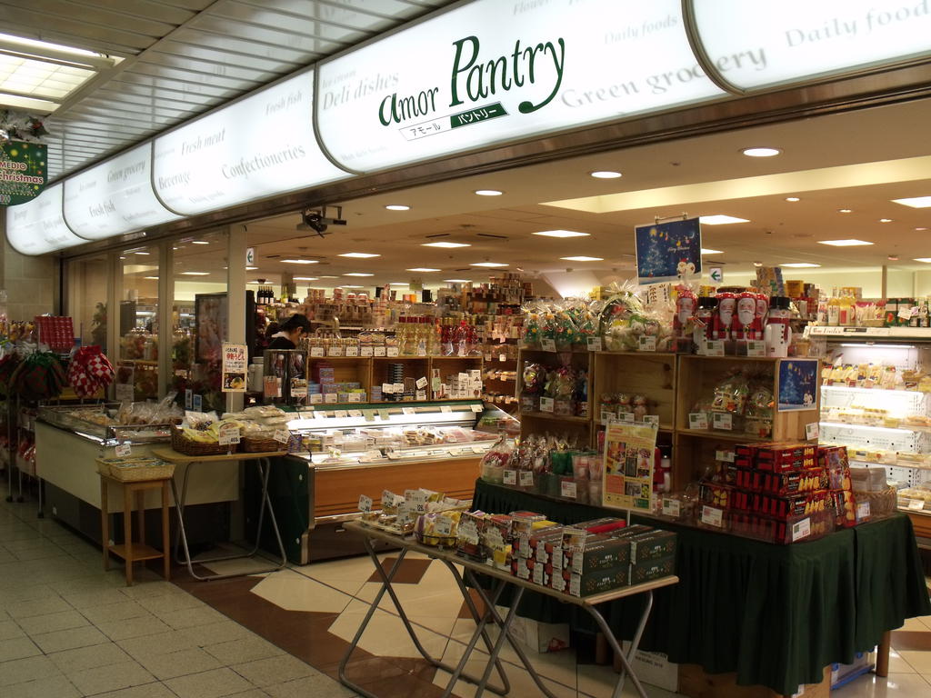 Supermarket. Amor pantry Shin-Osaka store up to (super) 993m