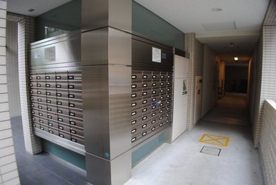 Entrance. Mailbox