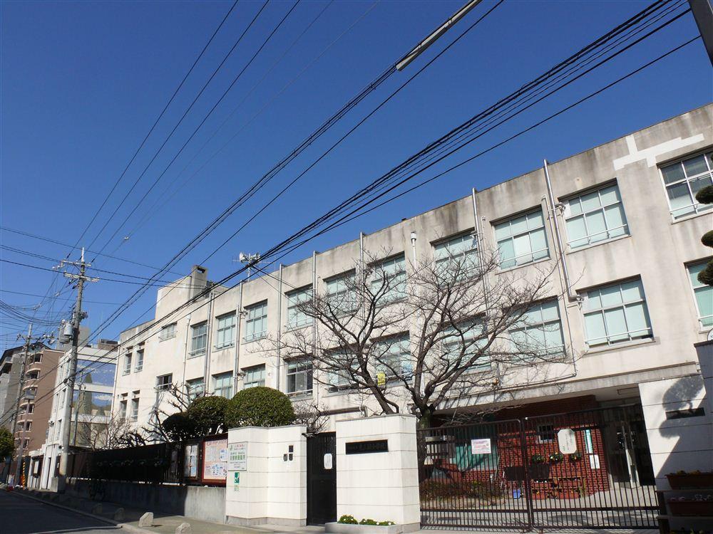 Primary school. Higashimikuni until elementary school 181m  [3-minute walk] Attend you because without passing through also avenue in a 3-minute walk from the elementary school, It is very safe can distance. 