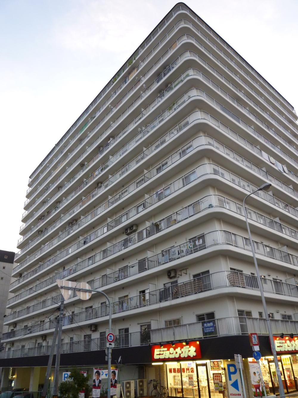 Local appearance photo. The upper floors of 3 minutes of the apartment walk from Hankyu thirteen Station is & corner room!