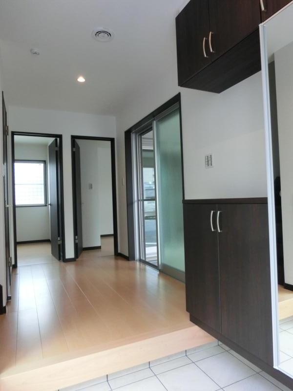 Entrance. Local (June 2013) Shooting