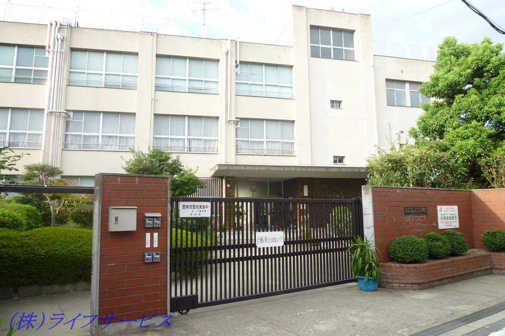 Primary school. 329m to Osaka Municipal thirteen elementary school