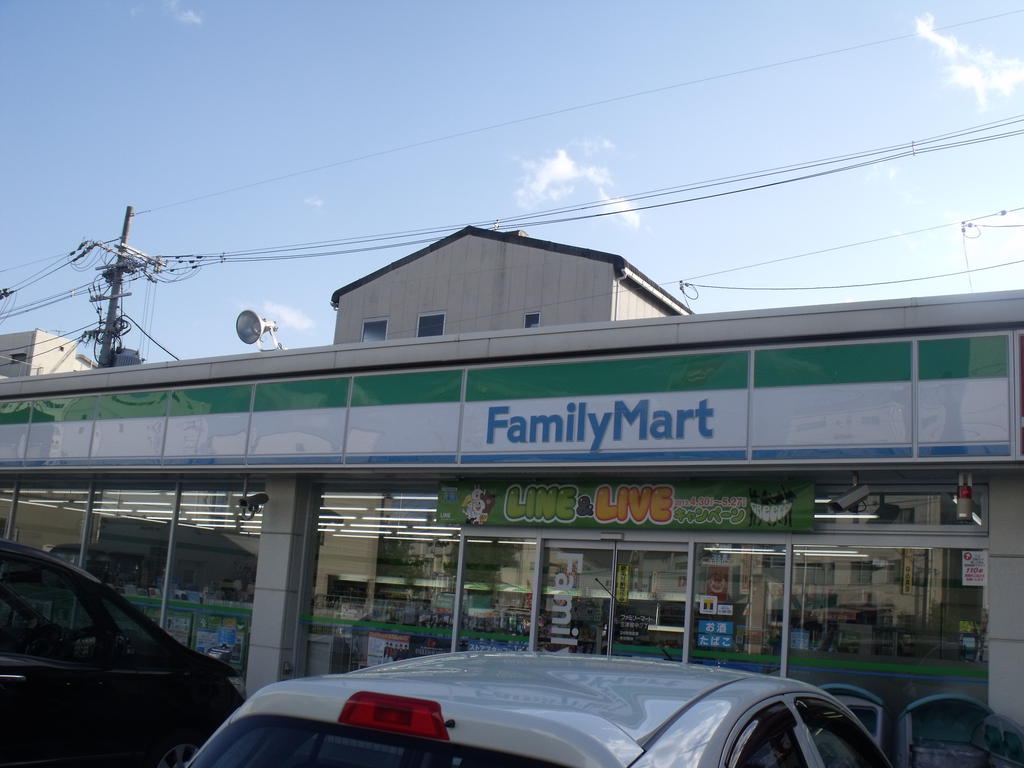 Convenience store. FamilyMart Mitsuyanaka store up (convenience store) 611m