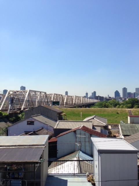 View photos from the dwelling unit. anyway, View from the roof balcony is superb view!  You can enjoy the night view of the direction Umeda at night!
