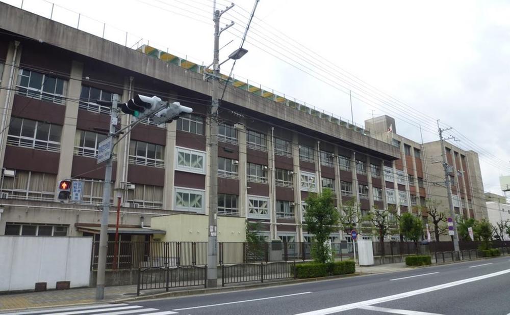 Junior high school. 1155m to Osaka Municipal Bitsushima junior high school