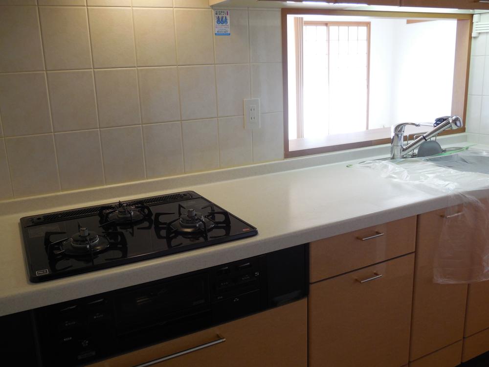 Kitchen. Glass top stove of new!