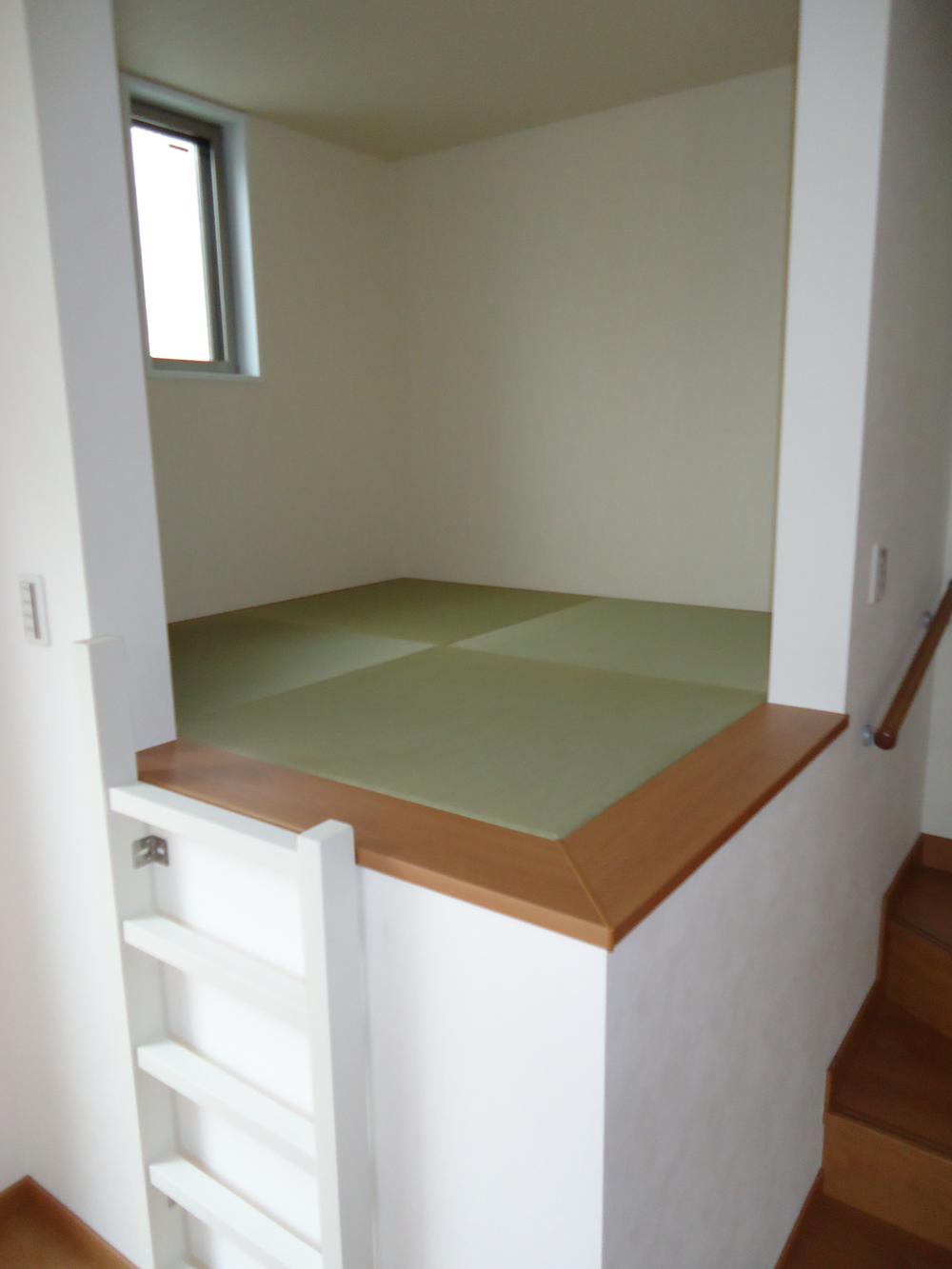 Other introspection. It is a tatami corner of the living room. (Model house photo)