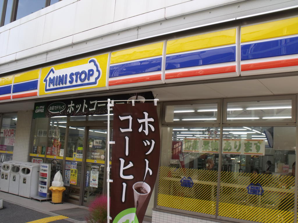 Convenience store. MINISTOP Higashimikuni store up (convenience store) 366m