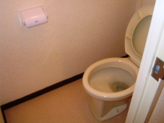 Toilet. Apamanshop Shin-Osaka Chuo