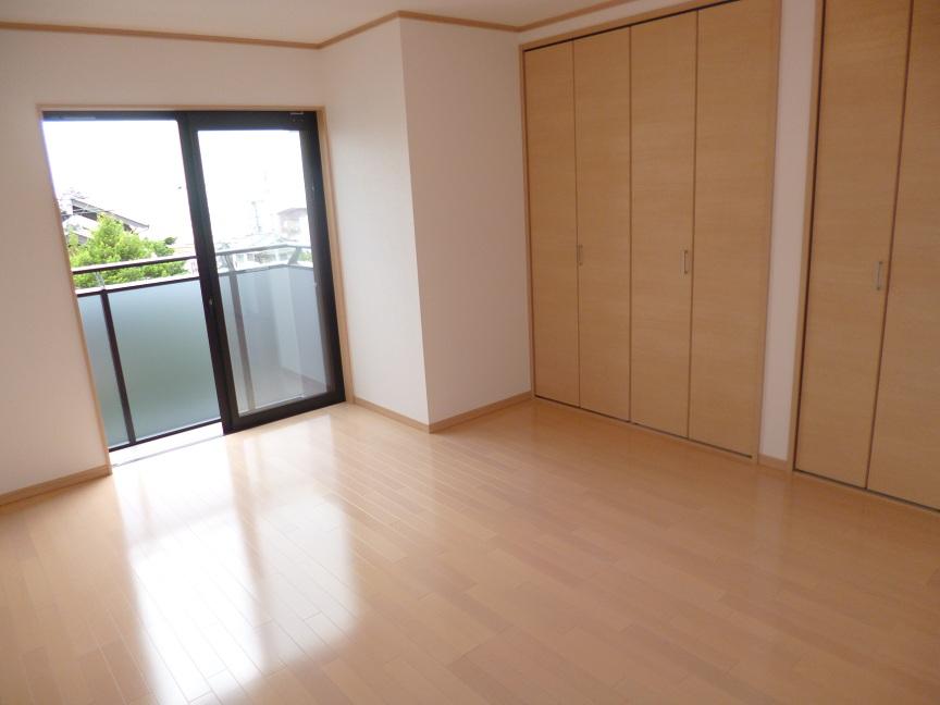 Same specifications photos (Other introspection). Size is, Of course, storage capacity is also attractive!