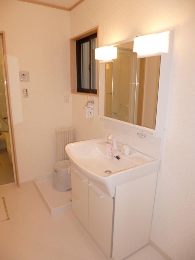 Same specifications photos (Other introspection). Storage is there plenty of vanity functionality preeminent!