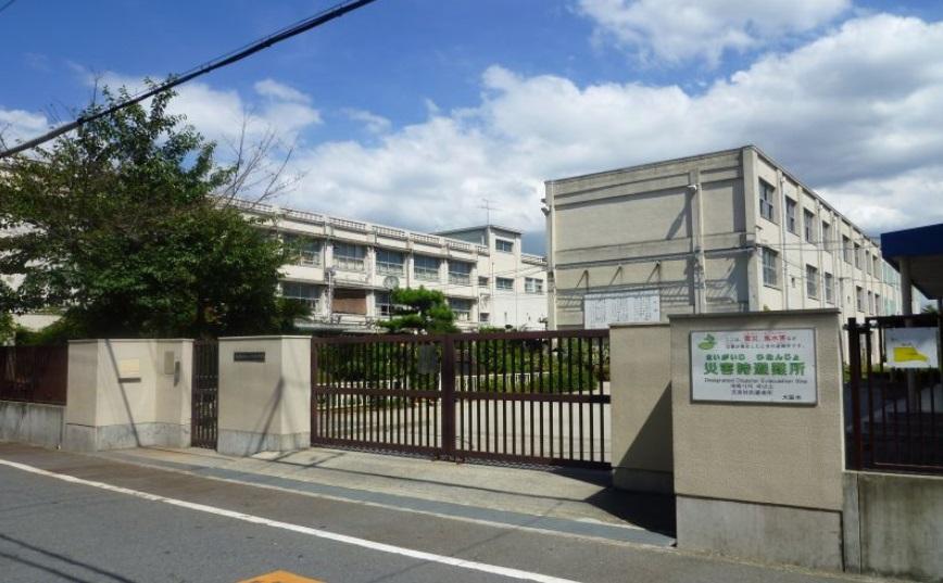 Junior high school. Walk up to 534m Osaka Municipal thirteen junior high school until the Osaka Municipal thirteen junior high school 7 minutes