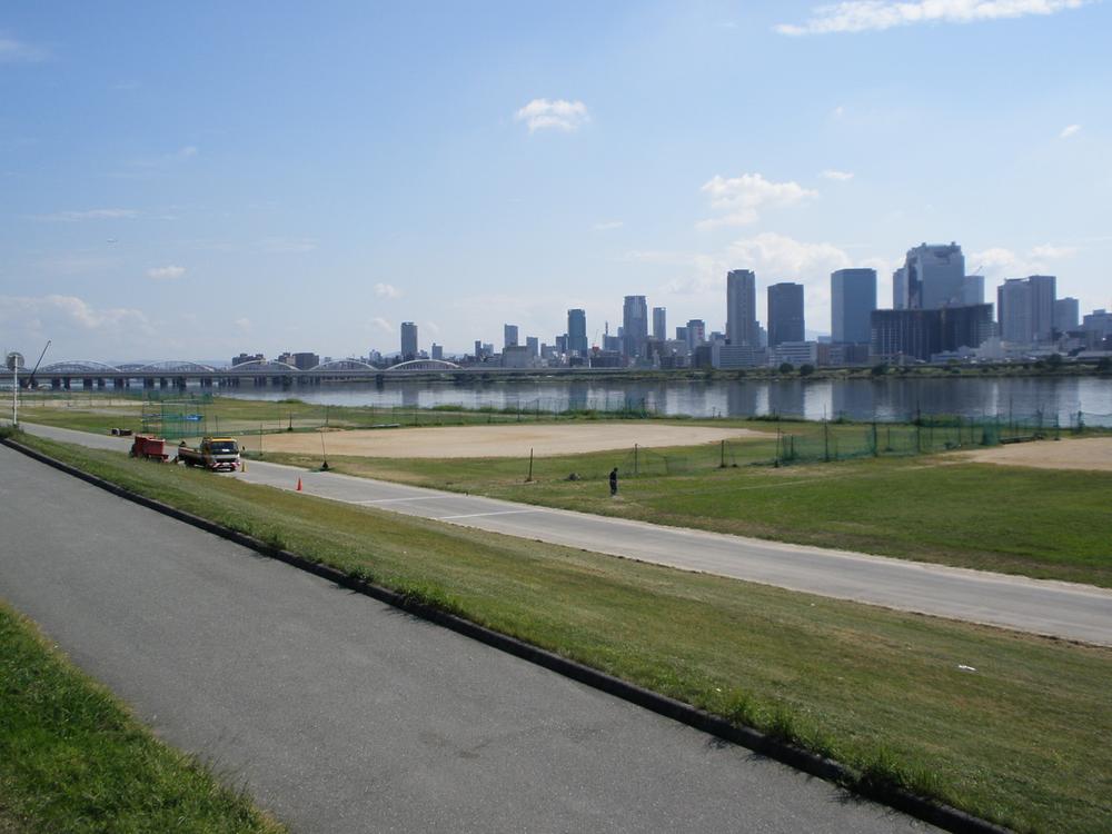 Other. Until the Yodogawa river of walk course is a 3-minute walk.
