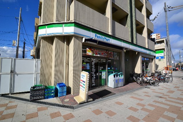 Convenience store. FamilyMart Nishimikuni Yonchome store up (convenience store) 482m