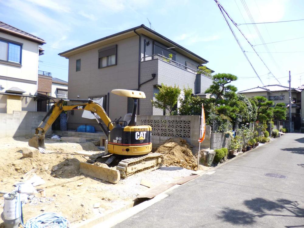 Local photos, including front road. Here is very looking forward to new construction of the house is built!