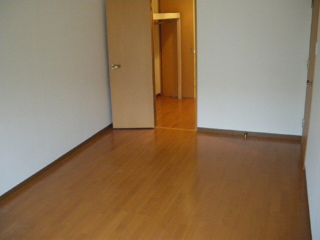 Living and room. Western-style (flooring)