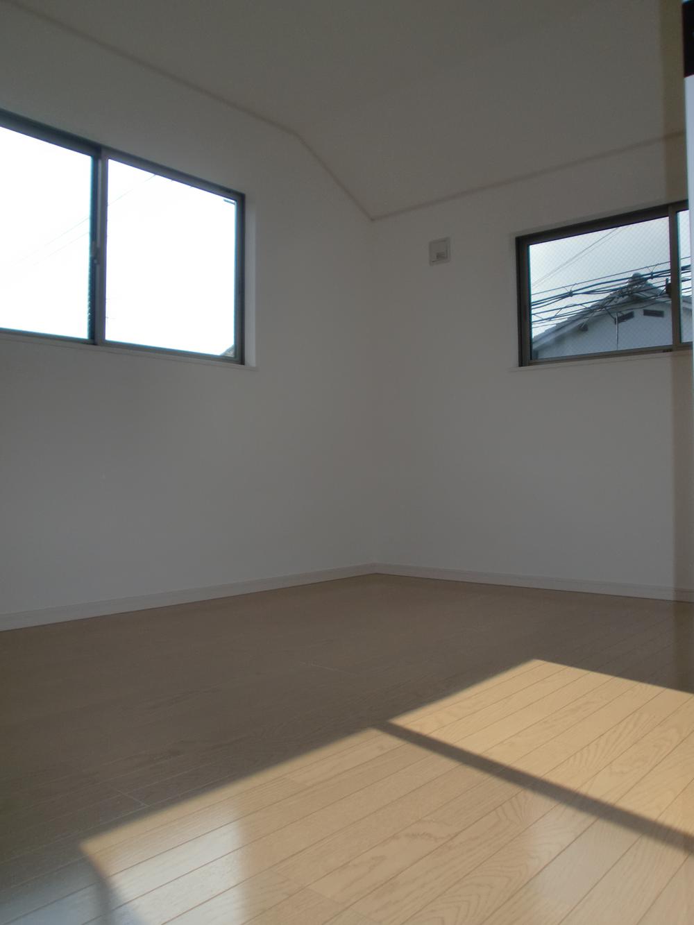 Non-living room. It is located in a quiet residential area. It is plenty of space between the neighboring house.