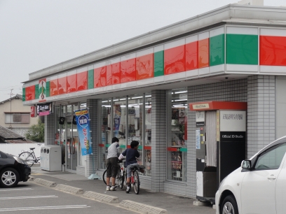 Convenience store. Thanks 571m until Sakai Shin'ie Machiten (convenience store)