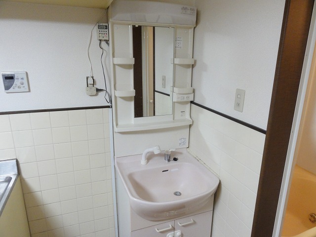 Washroom. Independent washroom (with shampoo dresser)