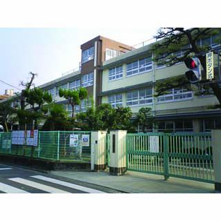 Primary school. Sakaishiritsu south Hachishita to elementary school 842m