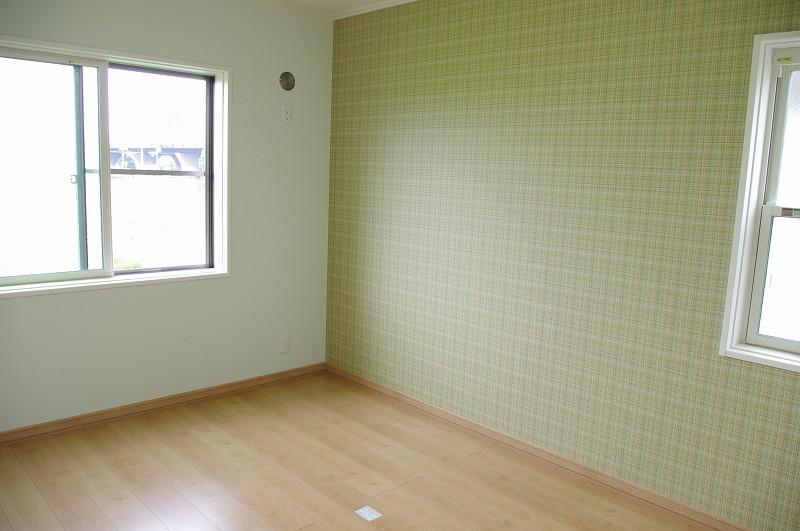 Non-living room.  [Western-style (second floor)]  Two-sided lighting is very bright rooms. There are two places windows and ventilation also excellent!  (2013 July 31) shooting