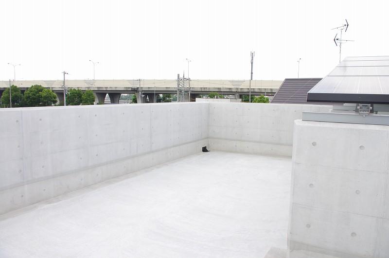 Balcony.  [balcony]  Spacious Sky balcony possible because RC housing! Also pool of BBQ and children call a friend! There is of course also water! Washing it is also able to or reservoir water.  (2013 July 31) shooting