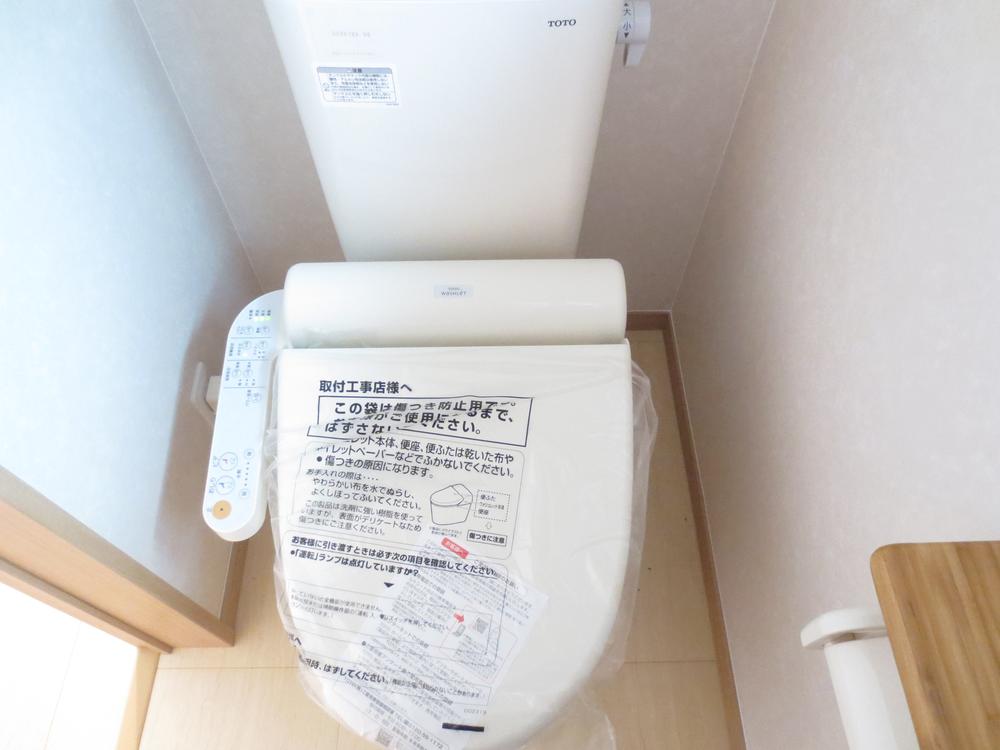 Toilet. Toilet is equipped with Washlet ☆