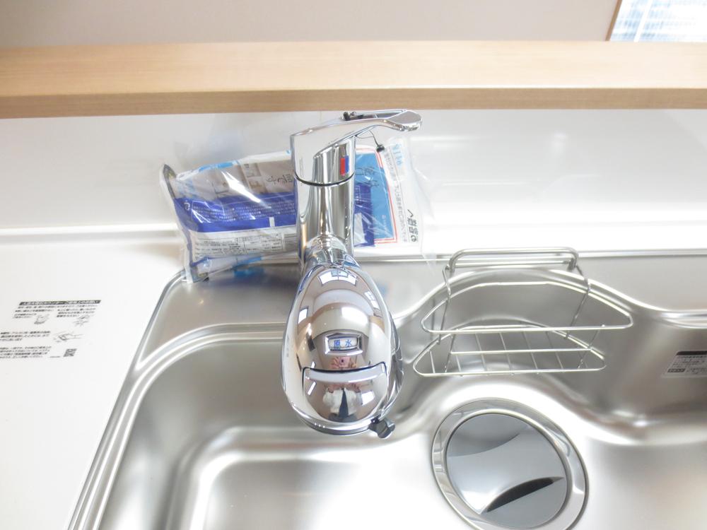 Kitchen. The kitchen faucet also has a water purifier ☆