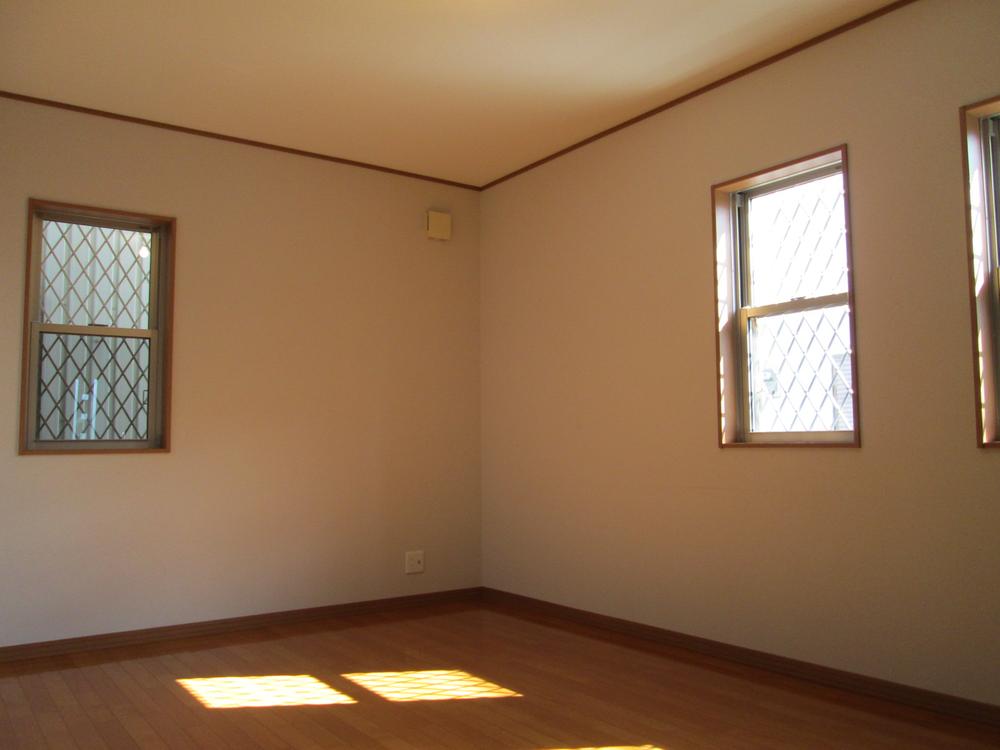 Non-living room. It is bright and spacious Western-style. 