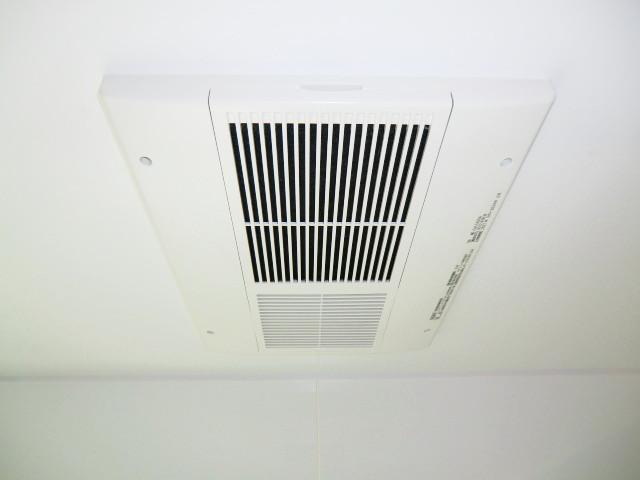 Cooling and heating ・ Air conditioning. When it's cold, I'm happy in the rainy season of the room Dried, Bathroom heating dryer!
