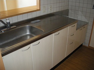 Kitchen. Counter kitchen two-burner gas stove installation Allowed