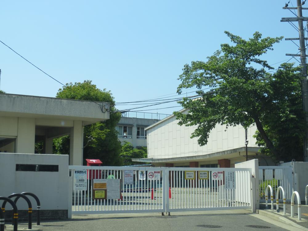 Primary school. Sakaishiritsu Hachishita until Nishi Elementary School 509m