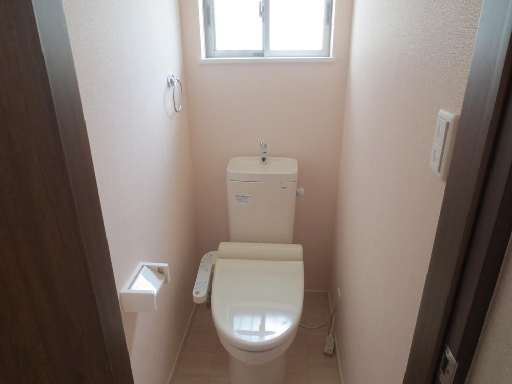 Toilet. Toilet is with a bidet that ventilation can also be firm ☆