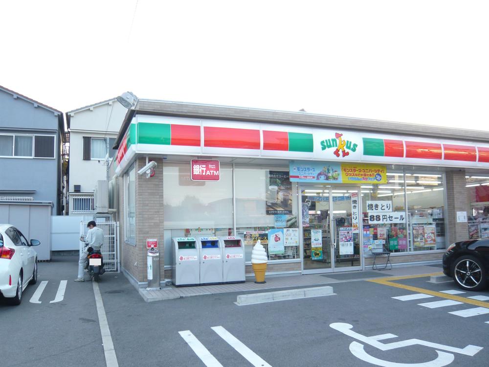 Convenience store. 116m until Thanksgiving Sakai Omino shop