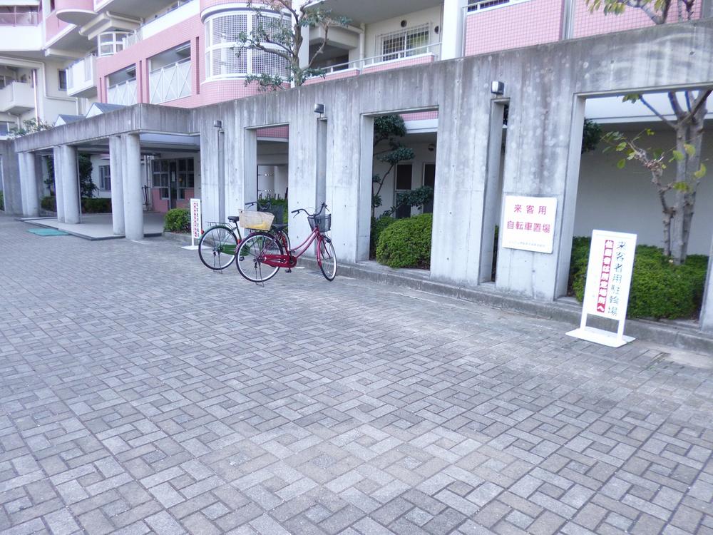 Local appearance photo. Bicycle parking space for visitors is also spacious.