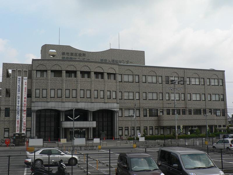 Government office. 1040m to Sakai City Higashi Ward Office