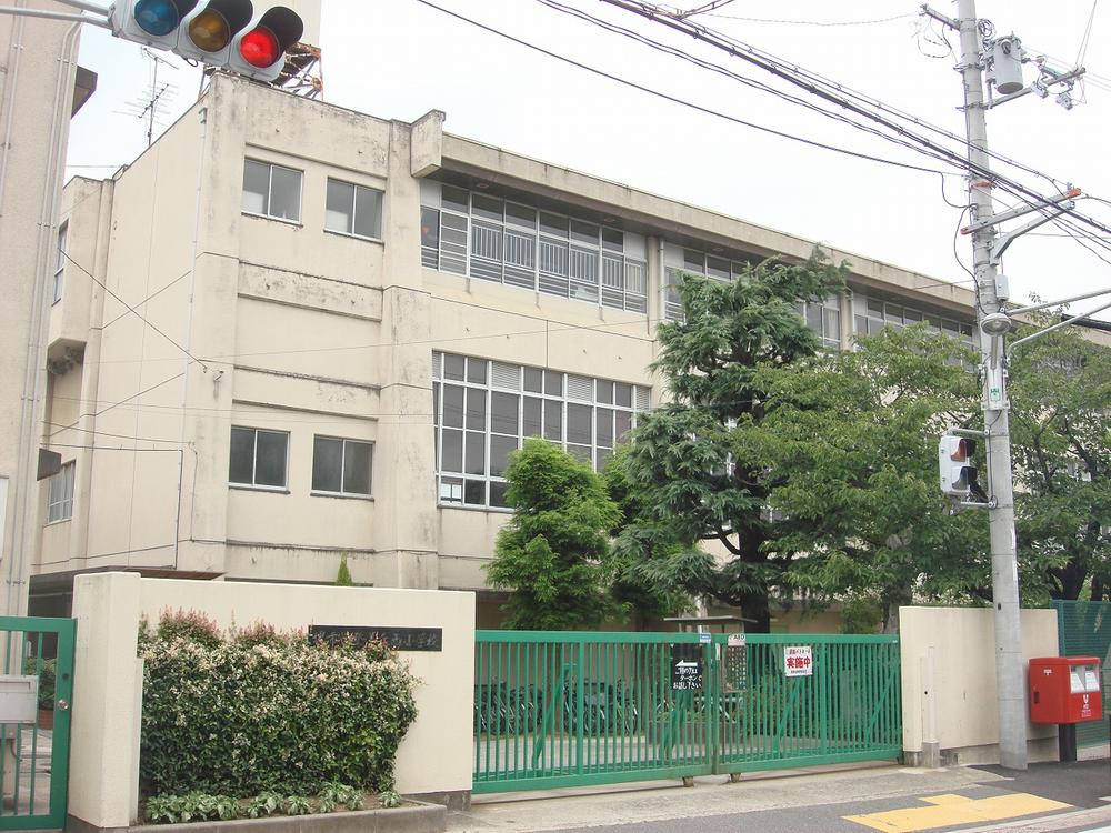 Primary school. Tomi Nishi Elementary School hill 6 mins