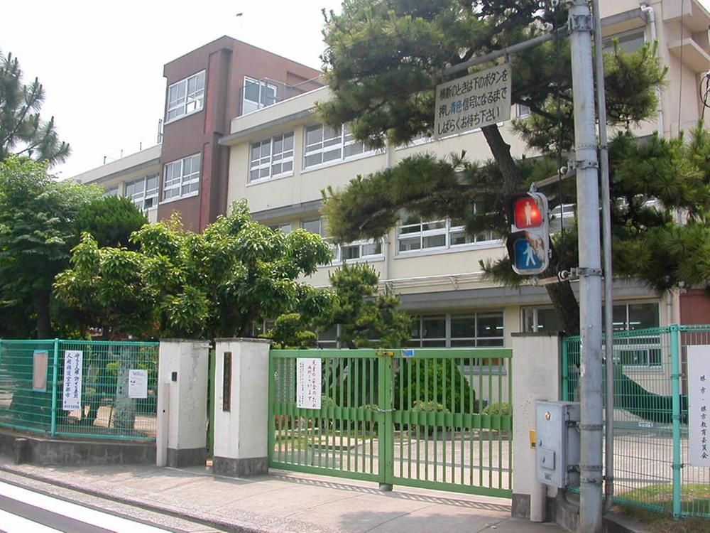 Primary school. South Hachishita until elementary school 400m