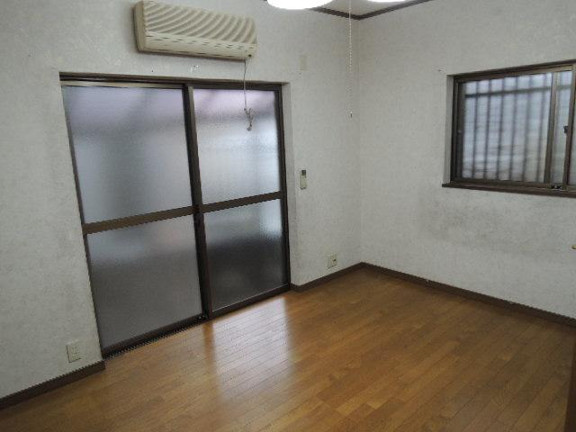 Non-living room. It is the first floor of the Western-style. 
