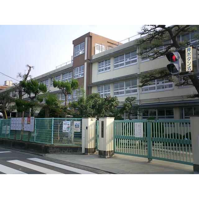 Primary school. South Hachishita until elementary school 880m