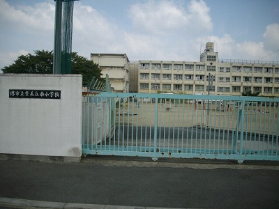 Primary school. Sakaishiritsu Tomio Okaminami to elementary school (elementary school) 377m